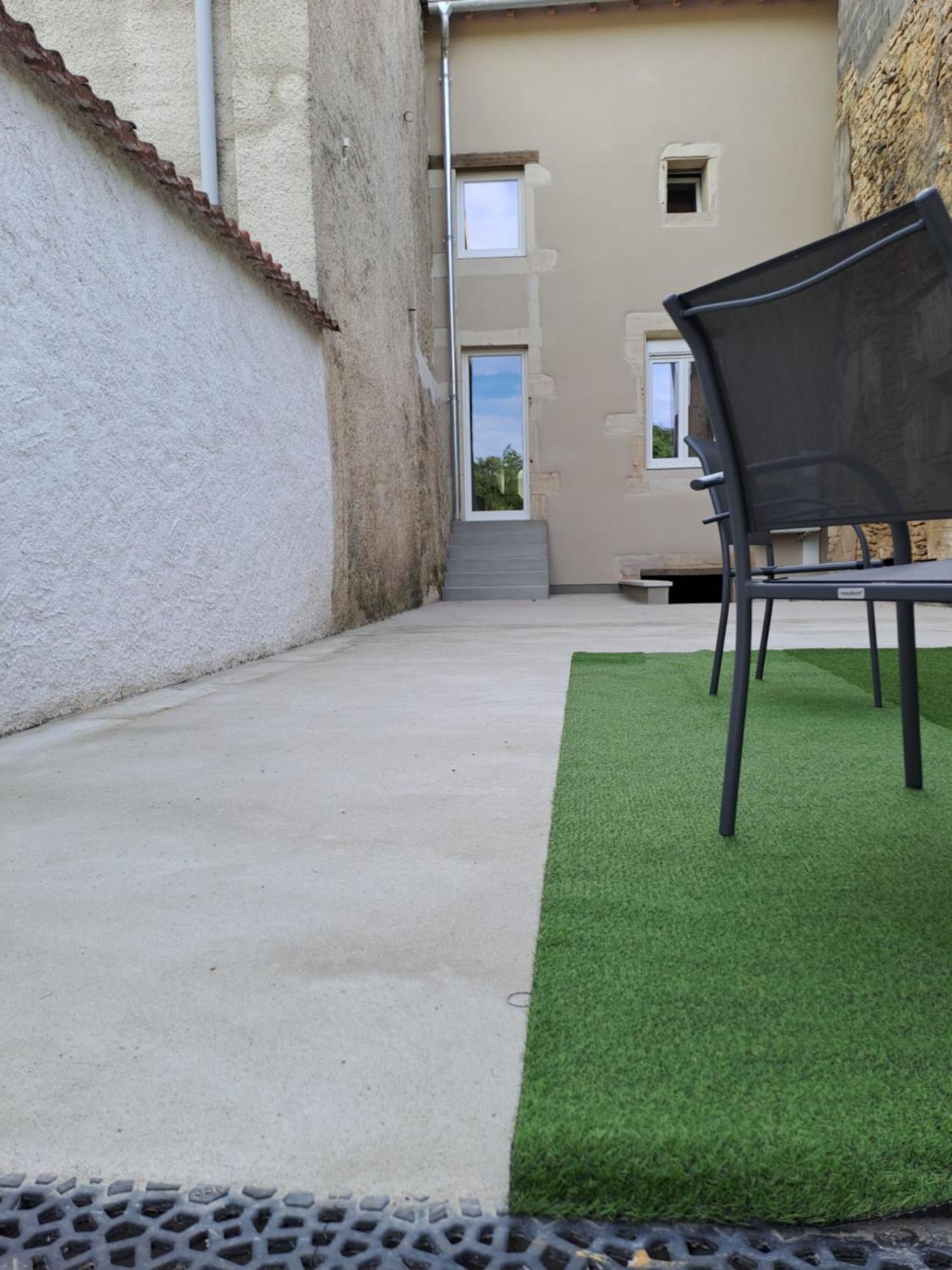 A La Maison De Apartment *