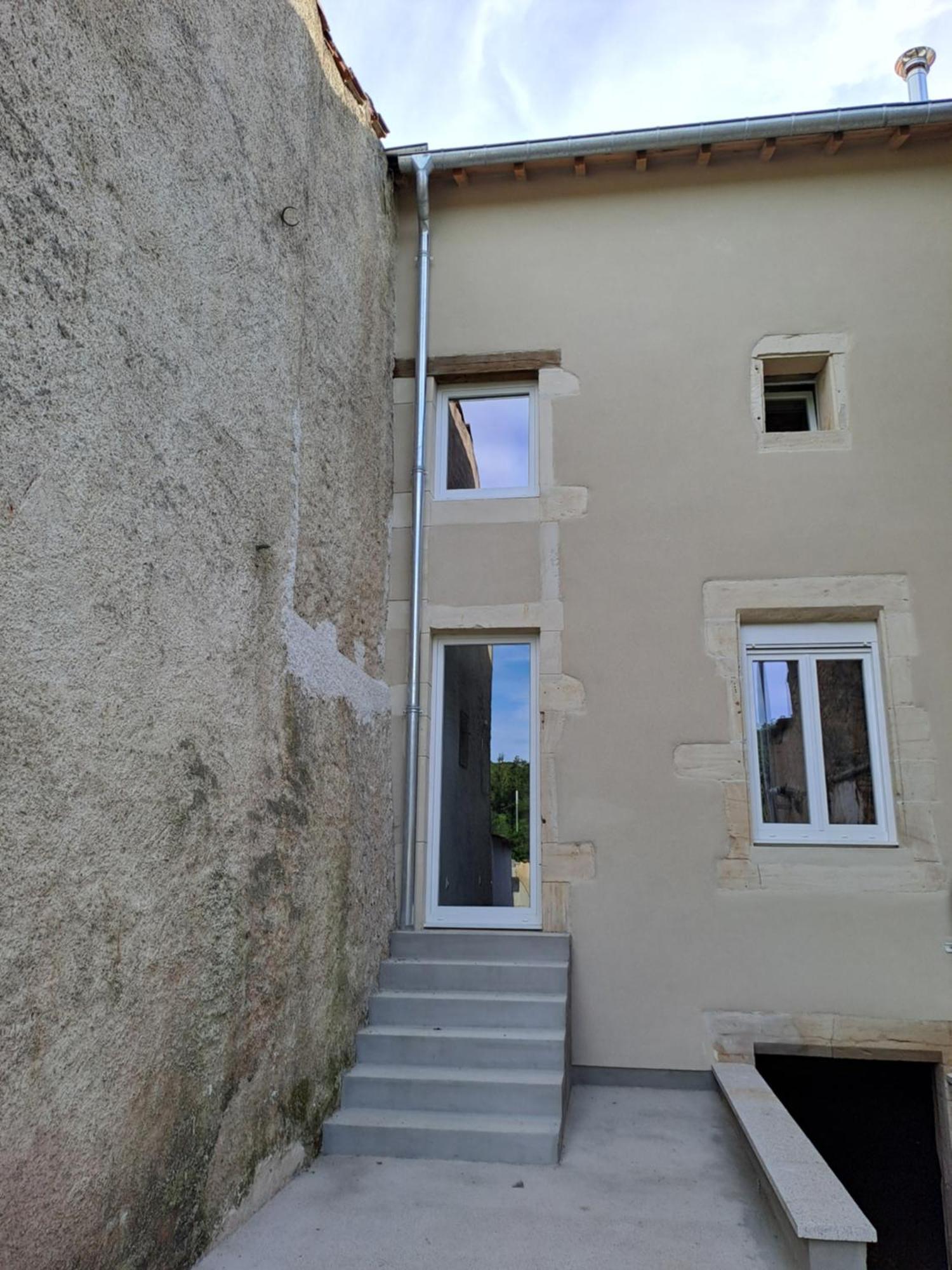 A La Maison De *